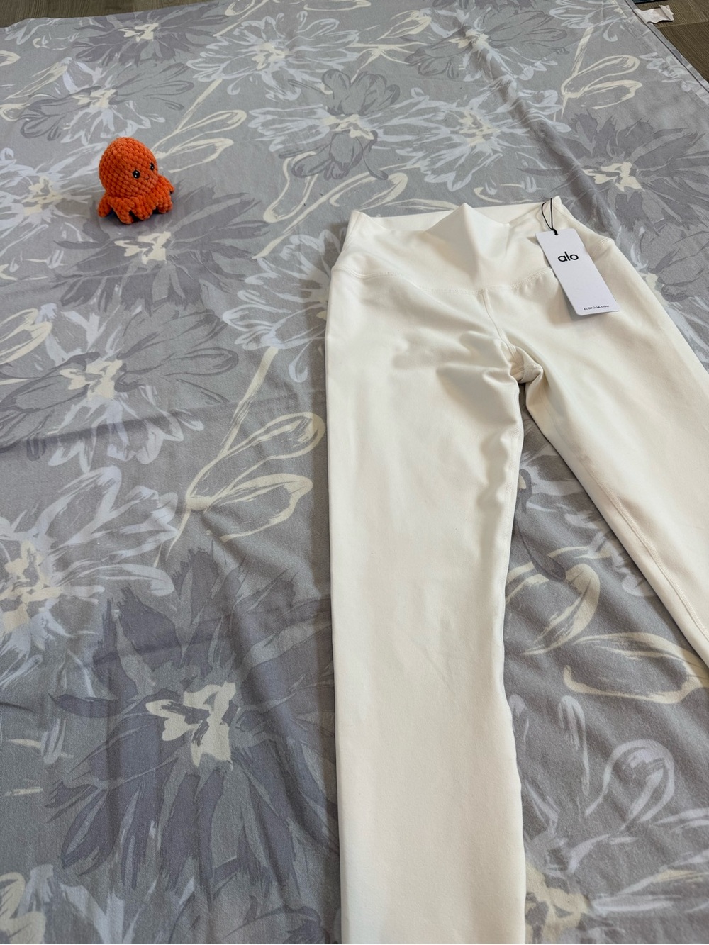 NWT Alo Yoga High-Waist Airbrush Legging - Ivory / White (Size S)